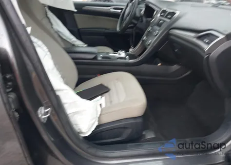 2018 Ford Fusion Hybrid S z USA, uszkodzony, nr VIN 3FA6P0UU1JR122652